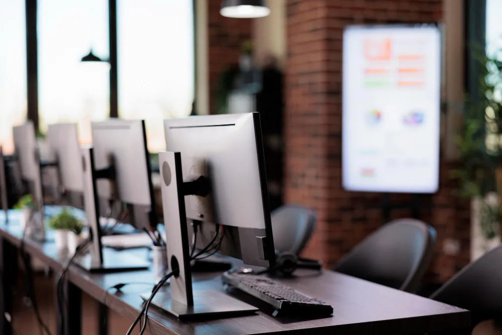 Alquiler de equipos informáticos, computadores y laptops para empresas Q-Tech